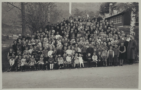 Group photo of Telavaag prisoners at Framnes, September 1943.