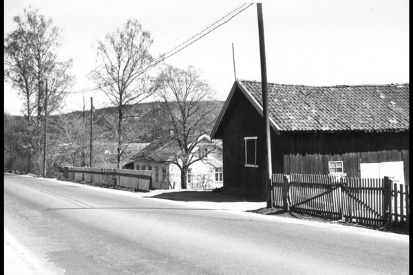 Trondheimsveien ved Søndre Rommen. År og fotograf ukjent. Fra arkivet etter Byplankontoret (A-10002/Ua/0017/024).