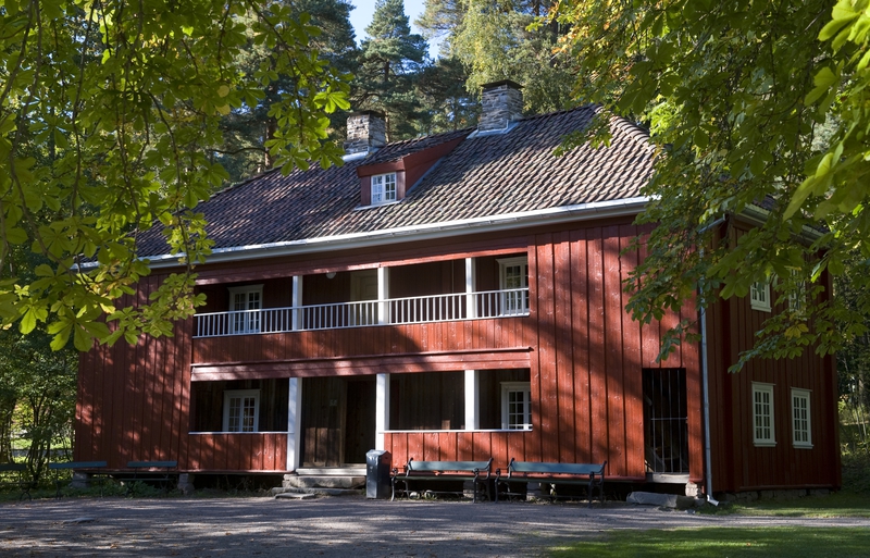 Hovedbygning fra Karterud, Vinger. Norsk Folkemuseum, september 2010.
