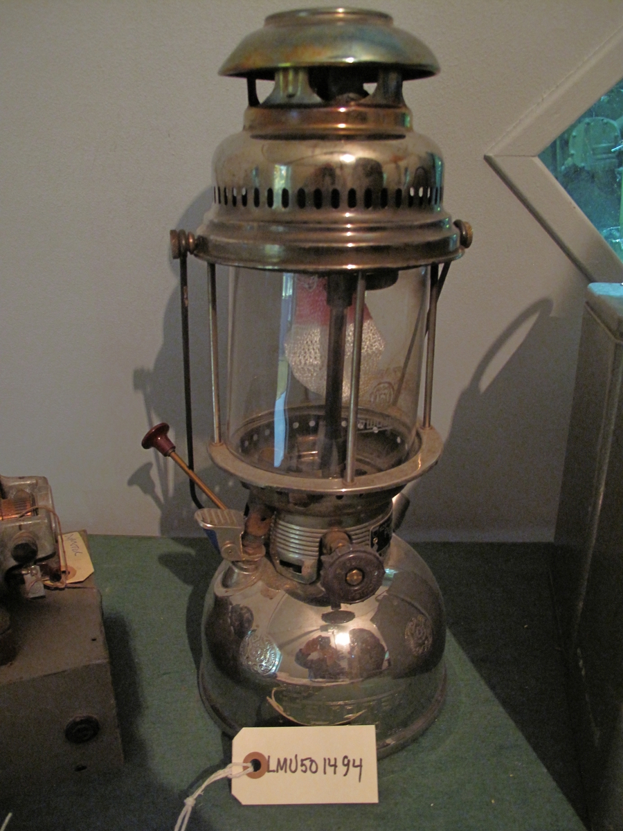 Petromax lampe Forsvarets museer / DigitaltMuseum