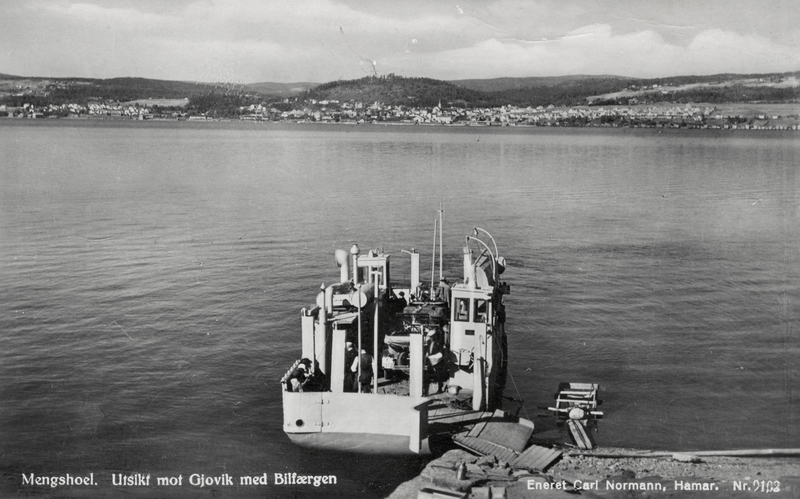 postkort av Mjøsfærgen på Mengshoel med Gjøvik i bakgrunnen