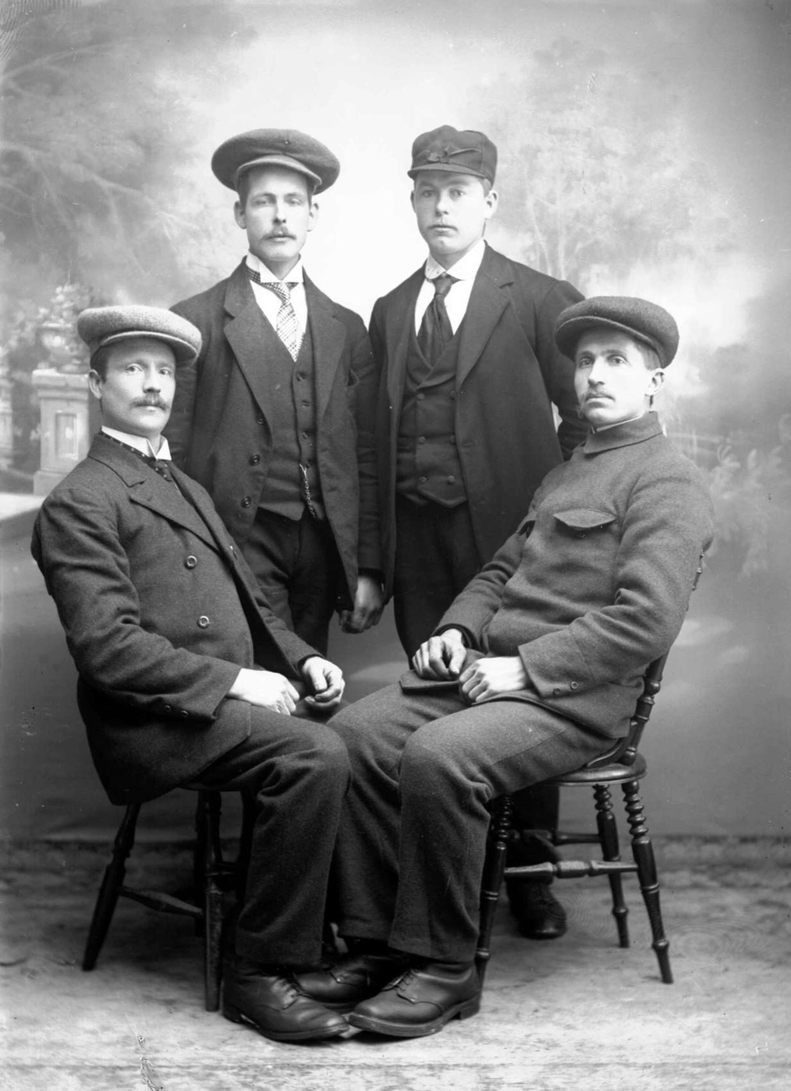 John. P. Haugen's gruppe Faukstad 6/11917 Maihaugen / DigitaltMuseum