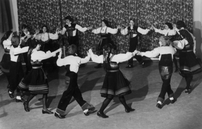 Norsk Folkemuseums dansegruppe, mars 1973.