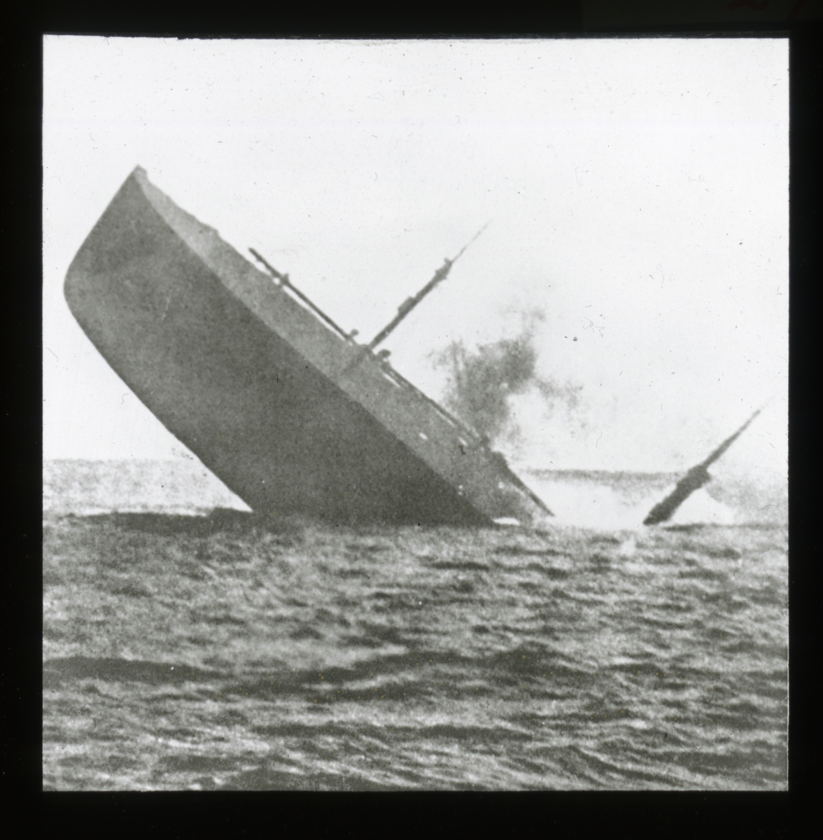 Torpedering. Fotografert fra tysk undervannsbåt. - Norsk Maritimt ...