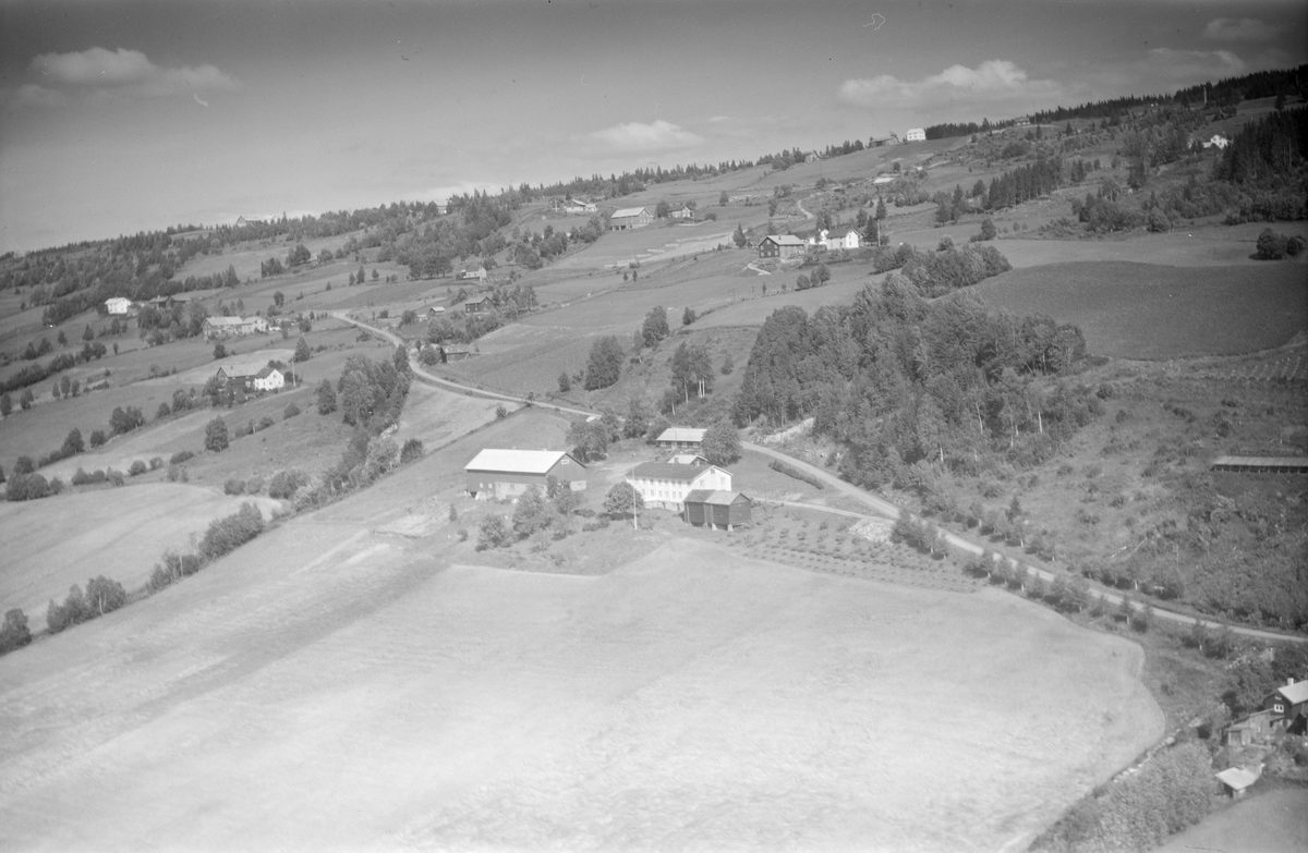 Reistad nordre og Reistad midtre til høyre, Øverbygda, Østre Gausdal