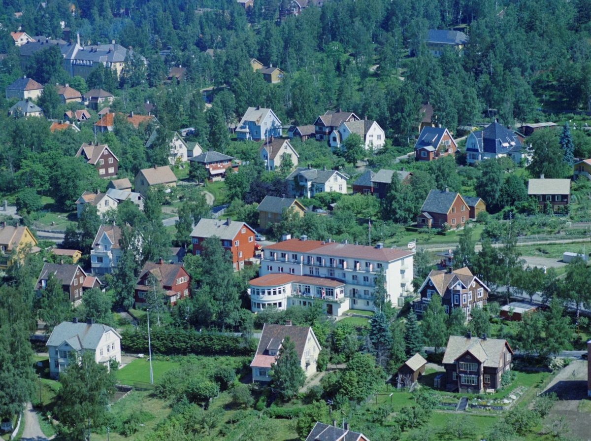 Flyfoto, Lillehammer, Søndre bydel. Bebyggelse rundt Nordlandia Oppland Hotell i Kirkegata