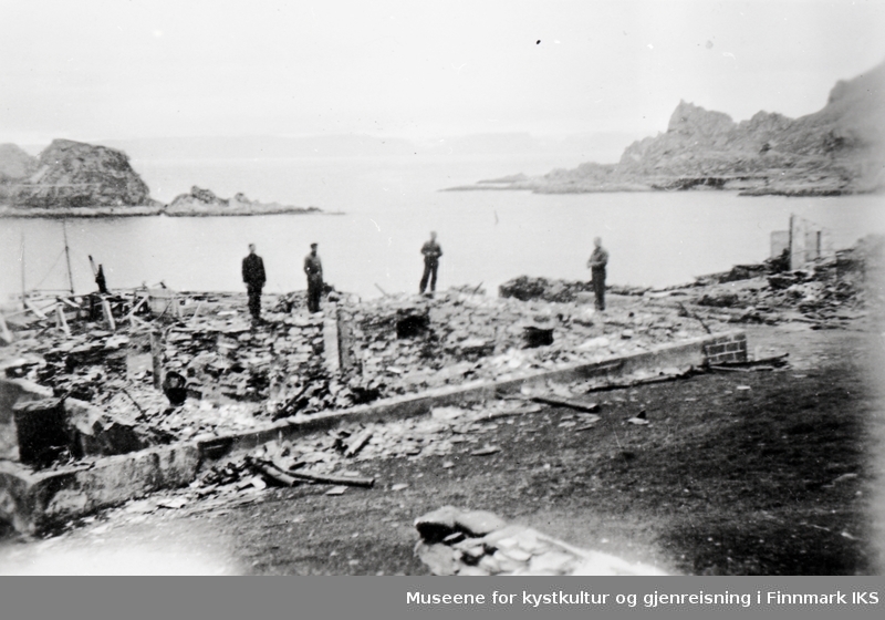 Kjelvik. Ruiner etter krigsødeleggelsen. Juni 1945.