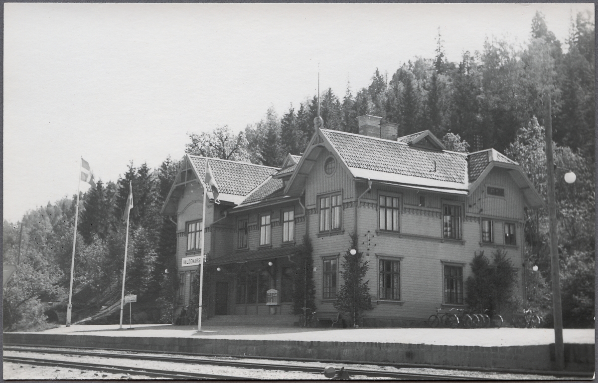 Valdemarsviks stationshus byggd 1906. - Järnvägsmuseet / DigitaltMuseum