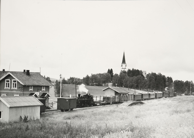 Tog 2051 til Skulerud på Løken stasjon.